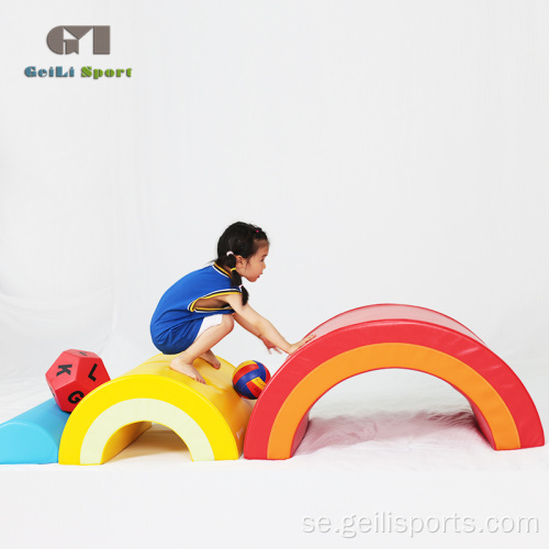 Foam Rainbow Bridge Soft Play för barn